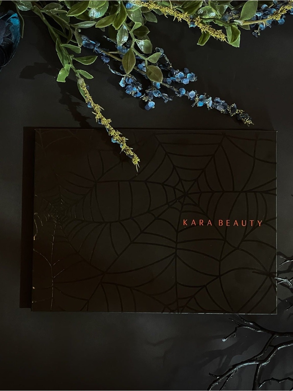 On the Haunt' Creative Eye Palette - Picture 2 of 4